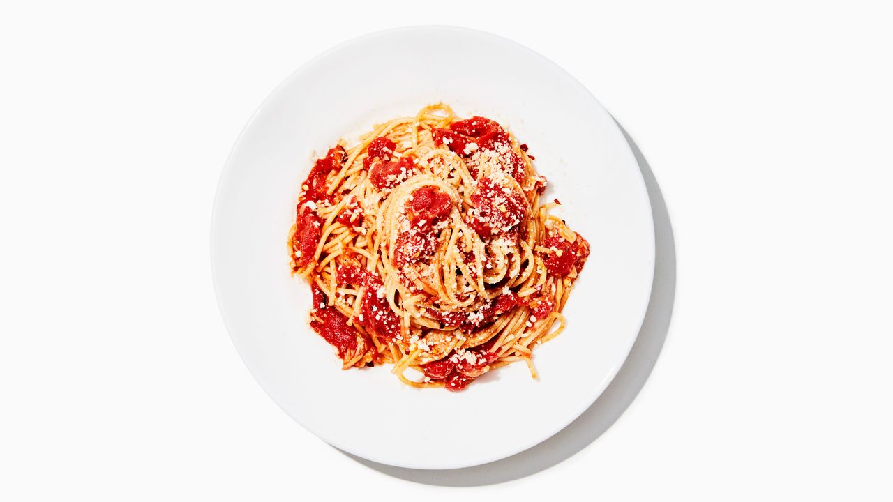 bucatini with butter roasted tomato sauce - Article 1